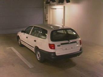 2000 Toyota Caldina Pictures
