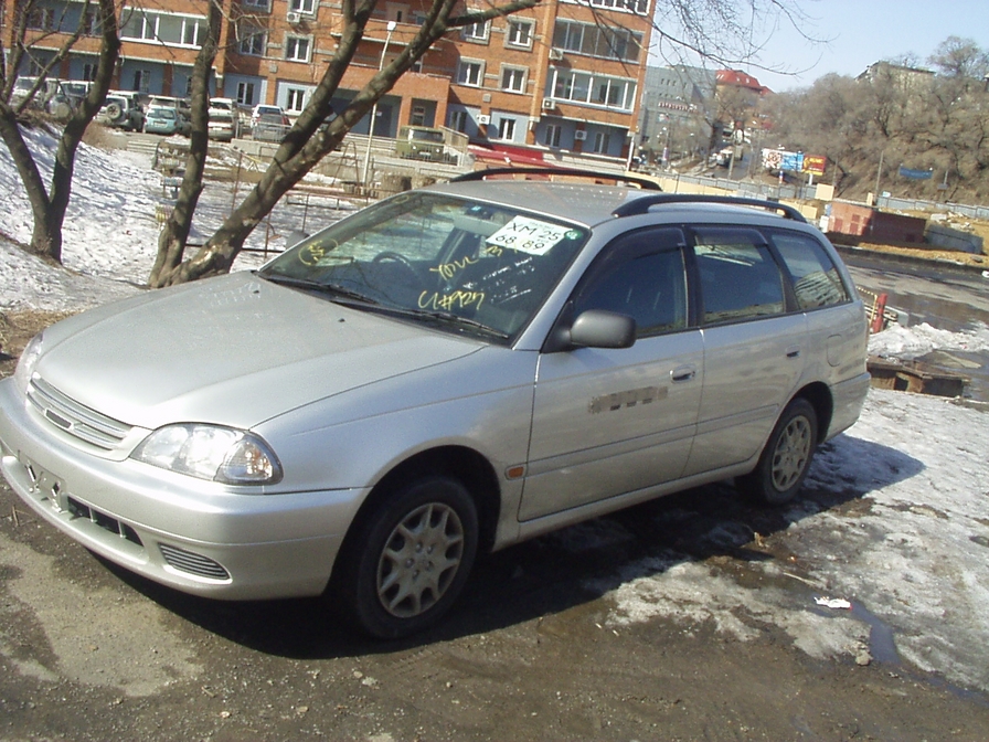 2001 Toyota Caldina Photos