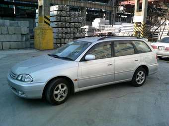 2001 Toyota Caldina Photos
