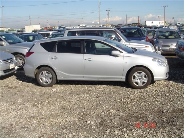 2002 Toyota Caldina Photos