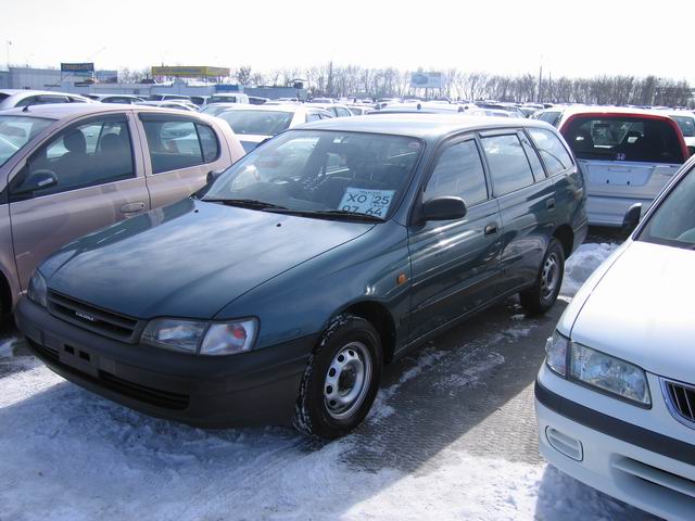 2002 Toyota Caldina Photos