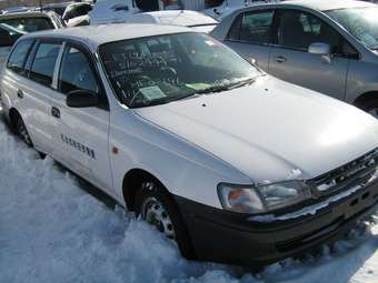 2002 Toyota Caldina Photos