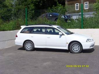 2002 Toyota Caldina Images