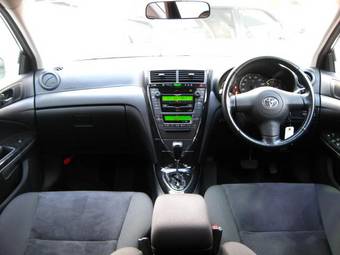 2004 Toyota Caldina Photos