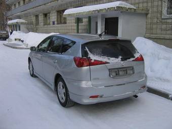2004 Toyota Caldina Images