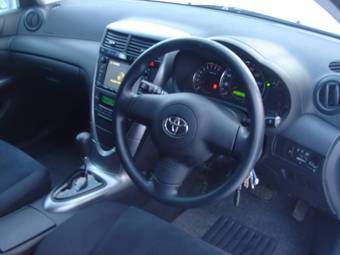 2004 Toyota Caldina Images