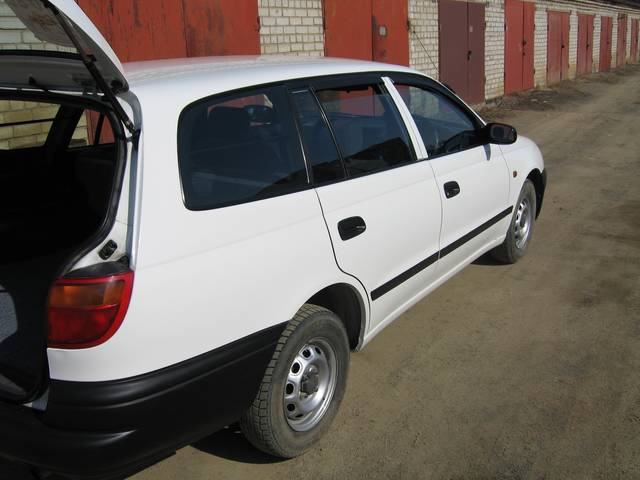 2000 Toyota Caldina Van