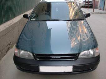 2002 Toyota Caldina Van Photos