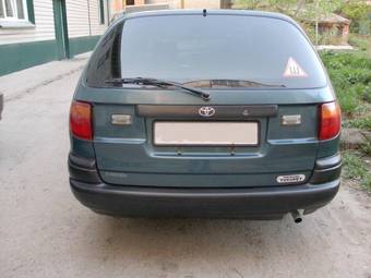 2002 Toyota Caldina Van Photos