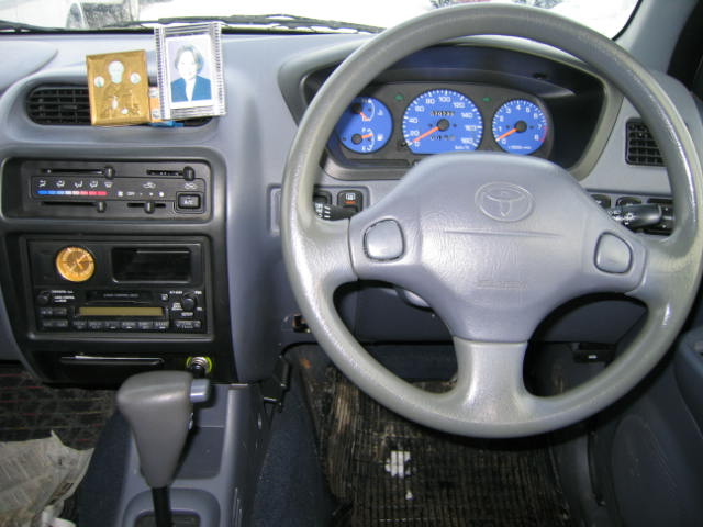 2000 Toyota Cami Pictures