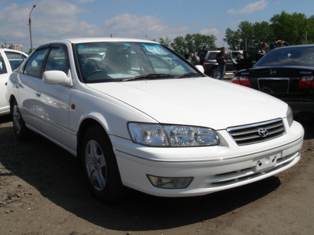 2000 Toyota Camry