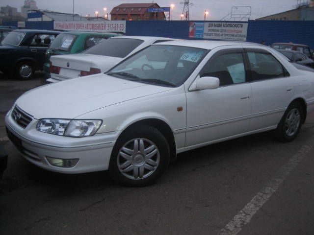 2000 Toyota Camry