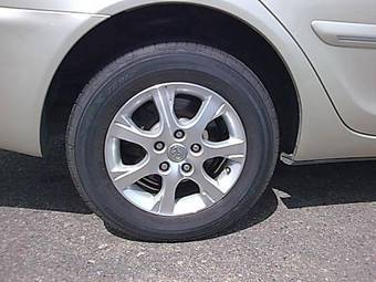 2004 Toyota Camry Photos