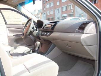 2004 Toyota Camry Pictures