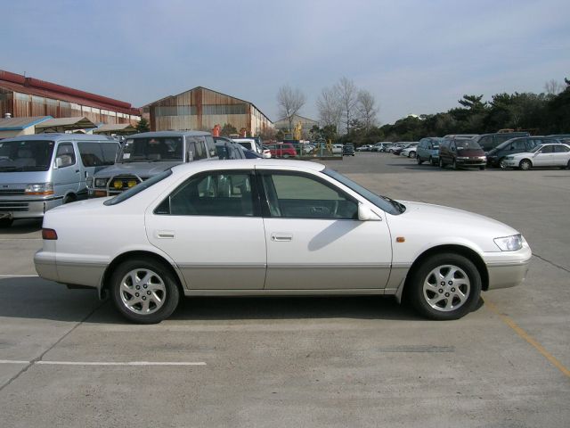 1998 Toyota Camry Gracia Pictures