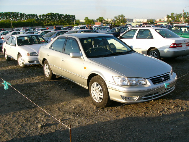 1999 Toyota Camry Gracia Photos