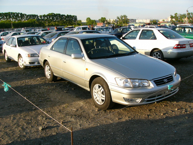 1999 Toyota Camry Gracia Photos