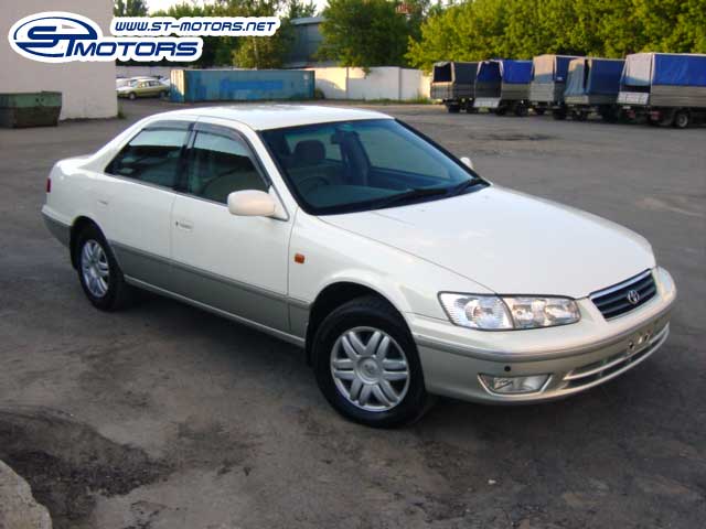 2000 Toyota Camry Gracia Pictures