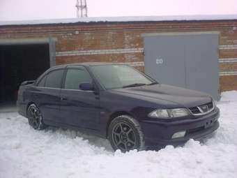 2000 Carina