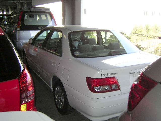 2000 Toyota Carina Images
