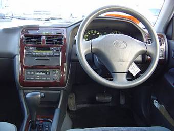 2000 Toyota Carina Photos