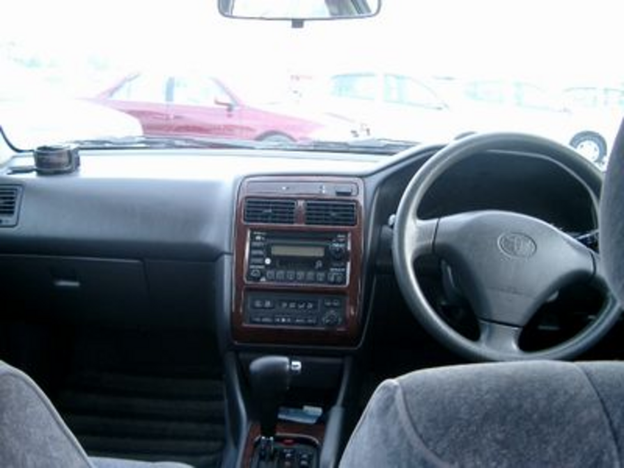 2001 Toyota Carina Photos
