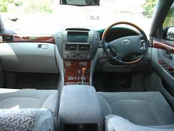 2003 Toyota Celsior Pictures