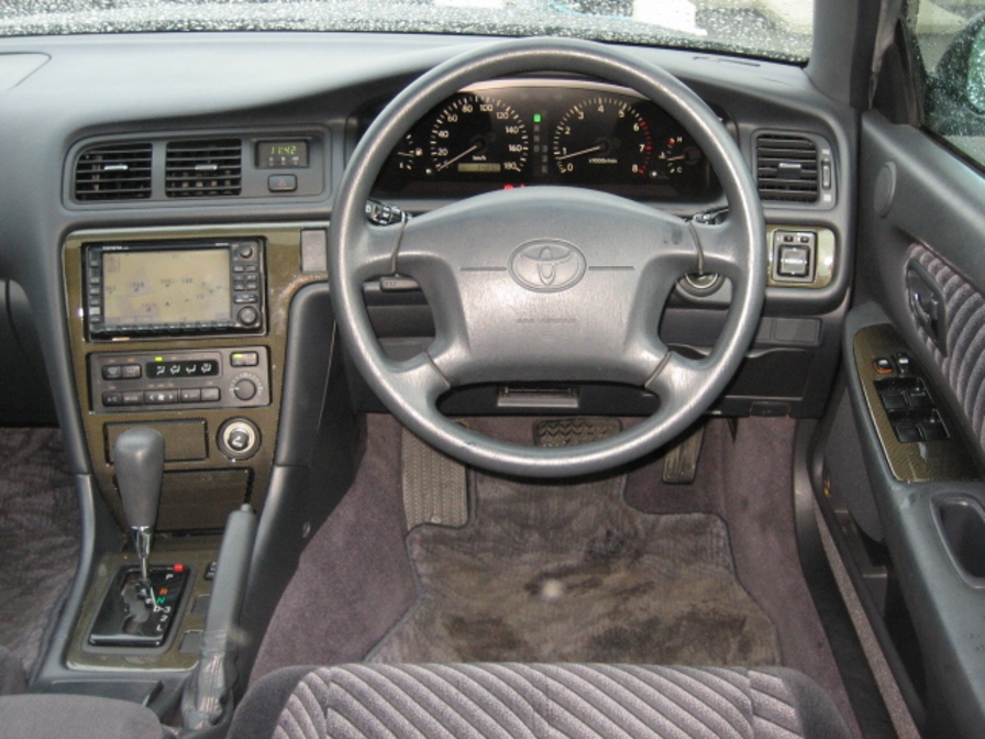 1999 Toyota Chaser Photos