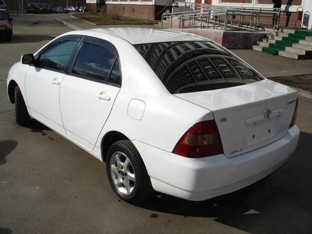 2000 Toyota Corolla