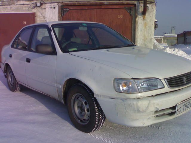 2000 Toyota Corolla