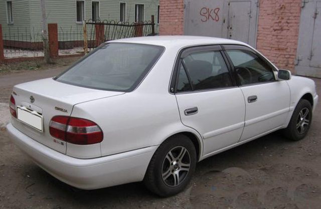 2000 Toyota Corolla