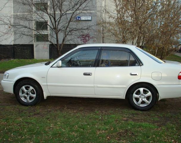 2000 Toyota Corolla