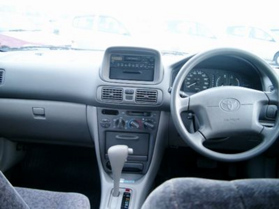 2000 Toyota Corolla Photos