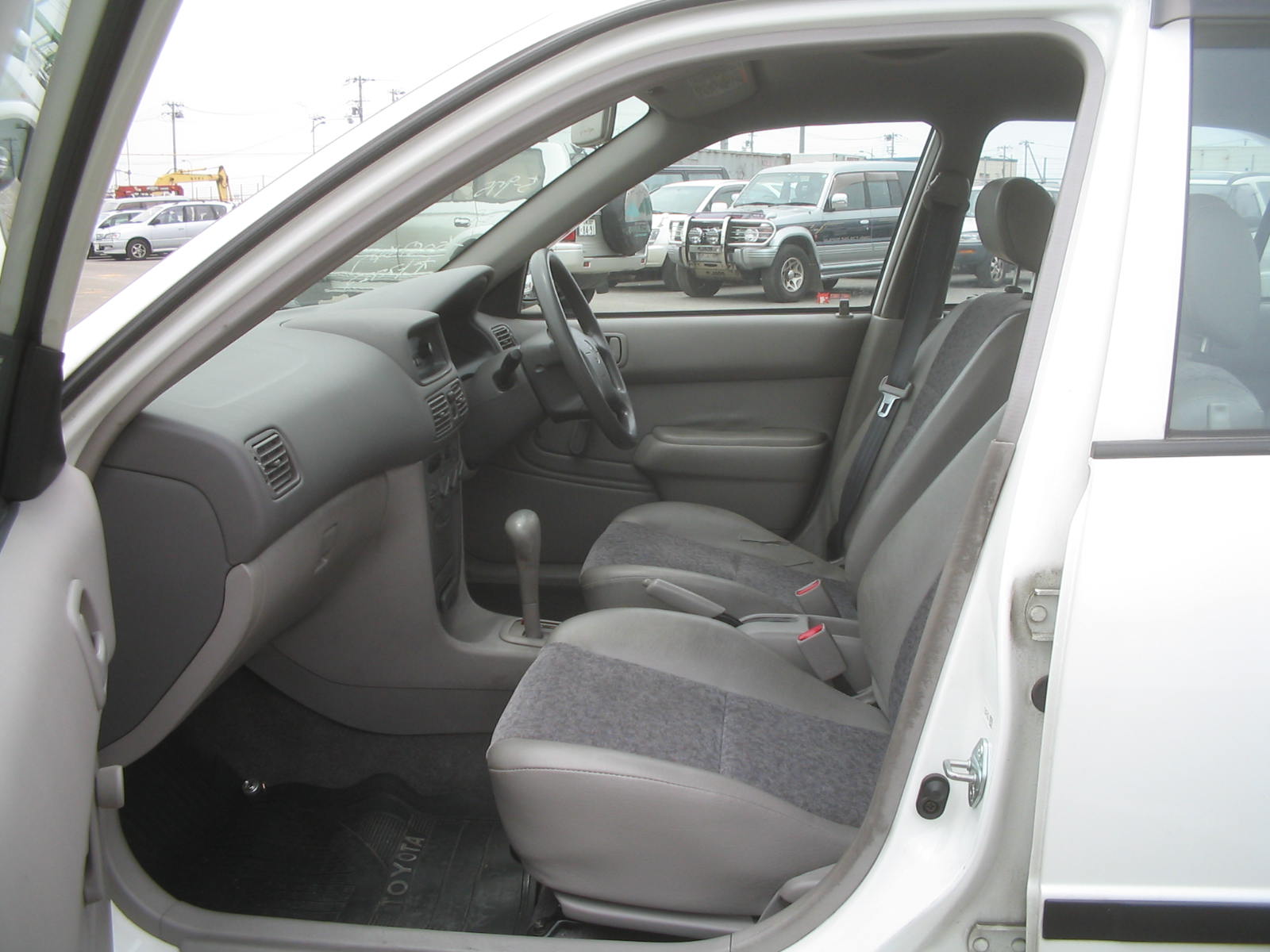 2000 Toyota Corolla Photos