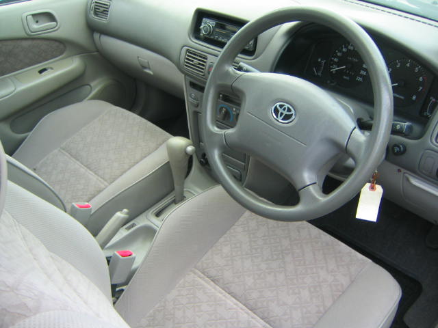 2000 Toyota Corolla Pictures