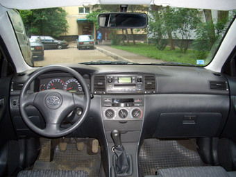 2004 Toyota Corolla Photos