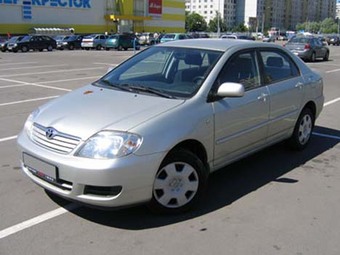 2004 Toyota Corolla Pictures