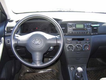 2004 Toyota Corolla Pictures