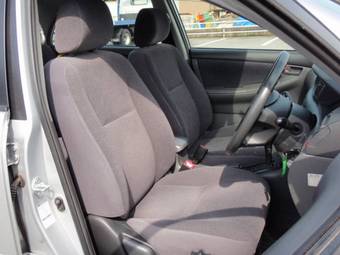 2004 Toyota Corolla Pictures