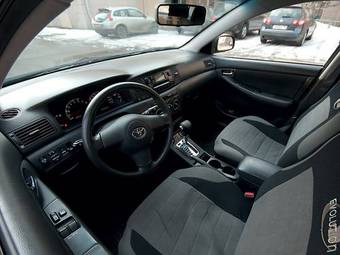 2004 Toyota Corolla Pictures