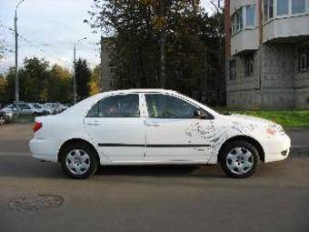 2004 Toyota Corolla Pictures
