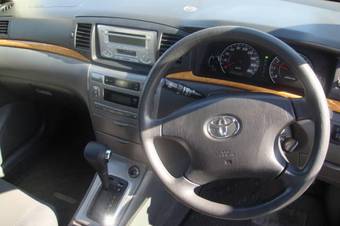 2004 Toyota Corolla Photos