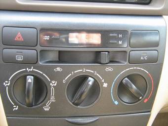 2004 Toyota Corolla Pictures