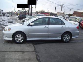 2004 Toyota Corolla Pictures