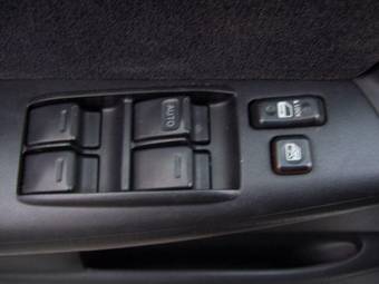 2004 Toyota Corolla Pictures
