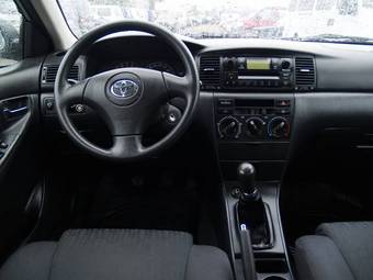 2004 Toyota Corolla Pictures