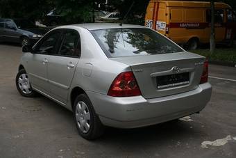 2004 Toyota Corolla Pictures