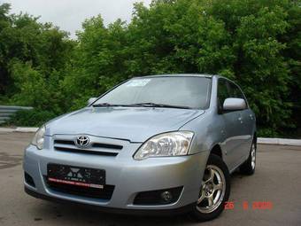 2004 Toyota Corolla Photos