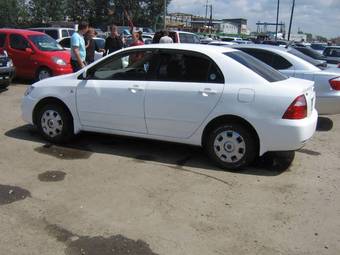 2004 Toyota Corolla Photos