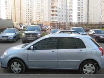 2004 Toyota Corolla Pictures